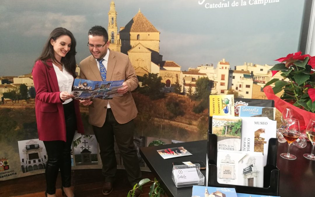 PRESENTACIÓN DE FOLLETOS TURÍSTICOS Y LA RUTA DE LAS FUENTES DE SANTAELLA